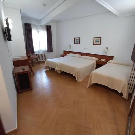 Ele Acueducto 3* Сеговія