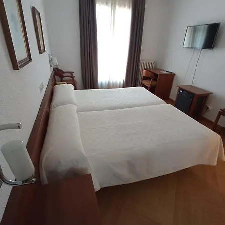 Ele Acueducto Otel Segovia