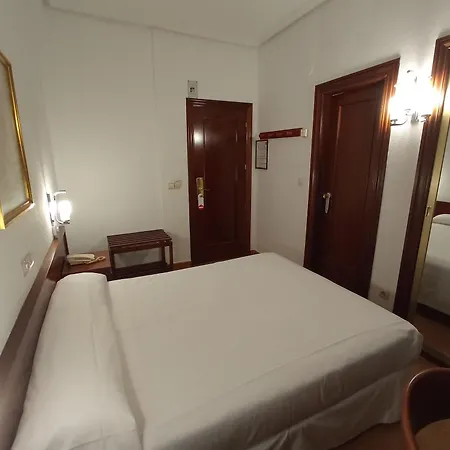 Ele Acueducto 3* Сеговія