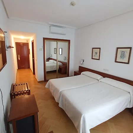 Ele Acueducto 3* Сеговія